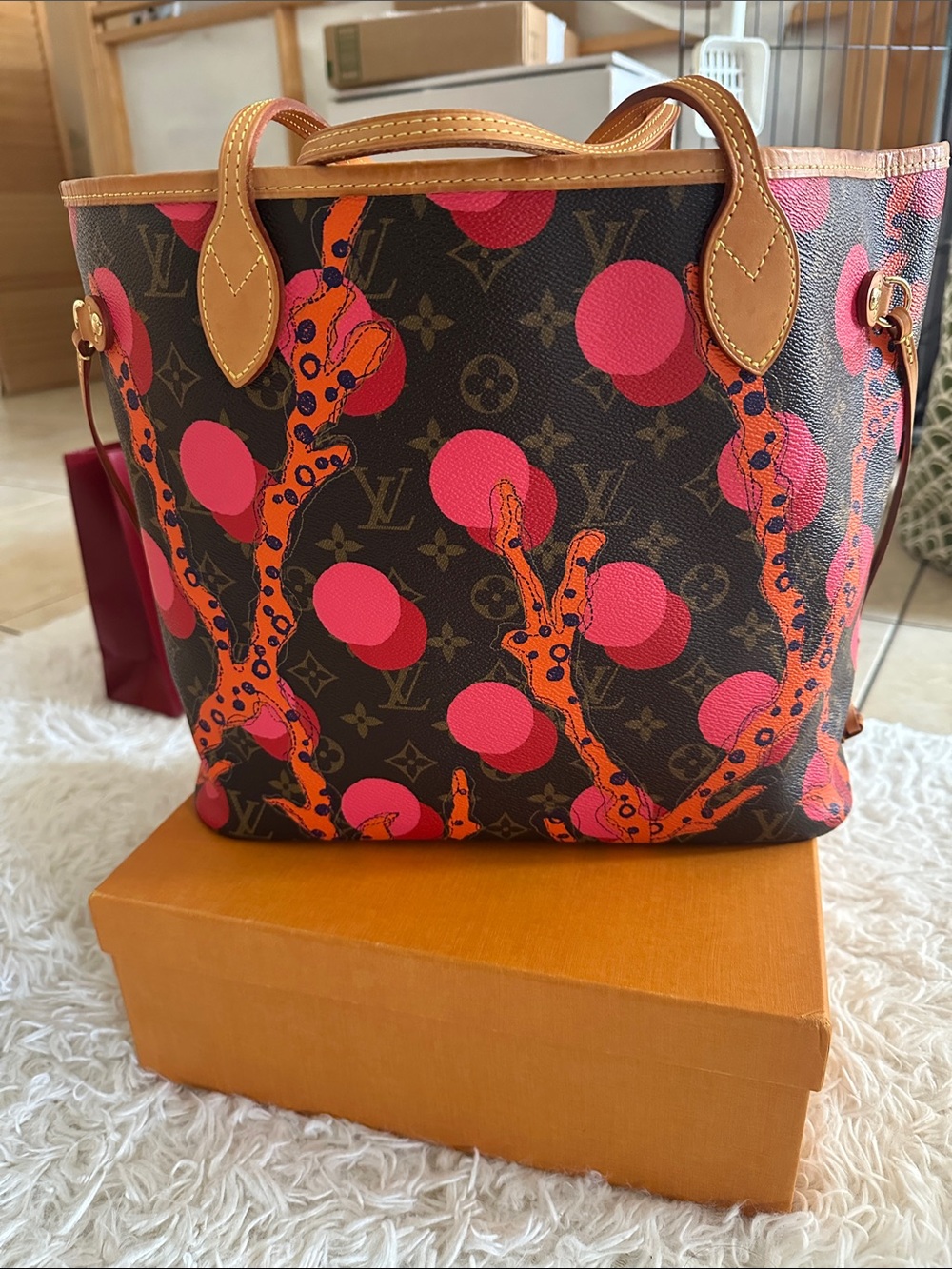 Louis Vuitton Monogram La Mage Neverfull MM Tote Bag  LV
Brown Red Pink